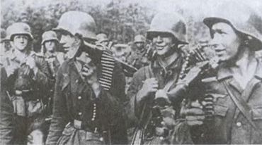 Иллюстрация к книге — Котел смерти в Курляндии. Хроника сражений группы армий "Север" 1944-1945 [i_024.jpg]