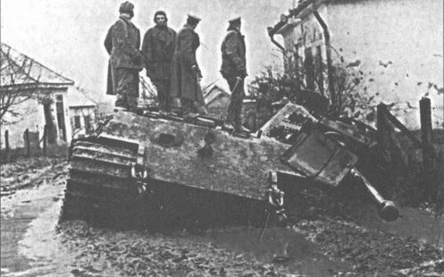 Иллюстрация к книге — Крупнейшие танковые сражения Второй мировой войны. Аналитический обзор [i_086.jpg]