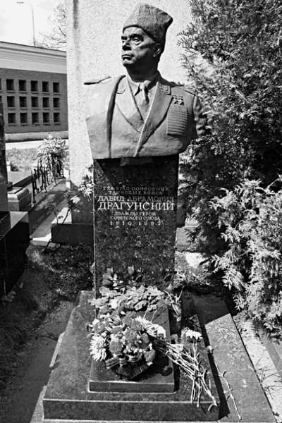 Иллюстрация к книге — Танкисты-герои 1943-1945 гг. [i_003.jpg]