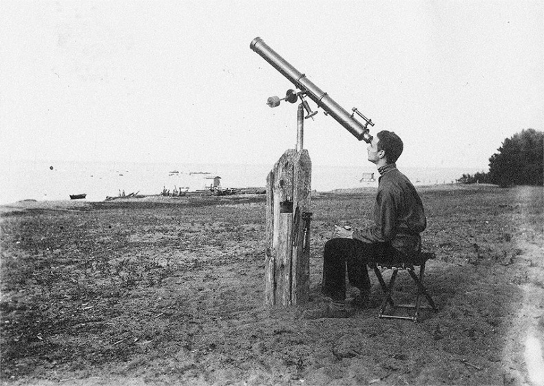 Иллюстрация к книге — Город и лес у моря [i_003.jpg]