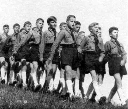 Иллюстрация к книге — Третий Рейх. Гитлер-югенд [i_032.jpg]