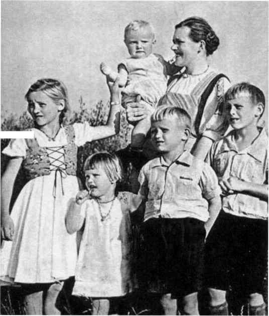 Иллюстрация к книге — Третий Рейх. Гитлер-югенд [i_034.jpg]