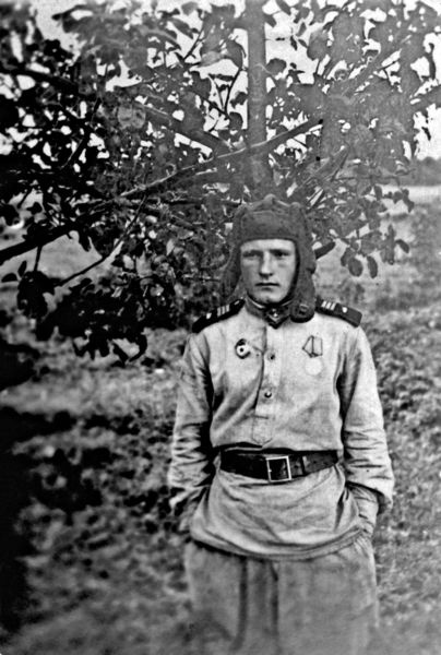 Иллюстрация к книге — Командир Т-34. На танке до Победы [ris.6.jpg]