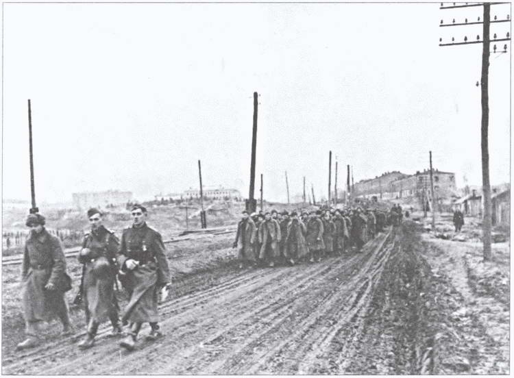 Иллюстрация к книге — Власов как "монумент предательству" [i_011.jpg]