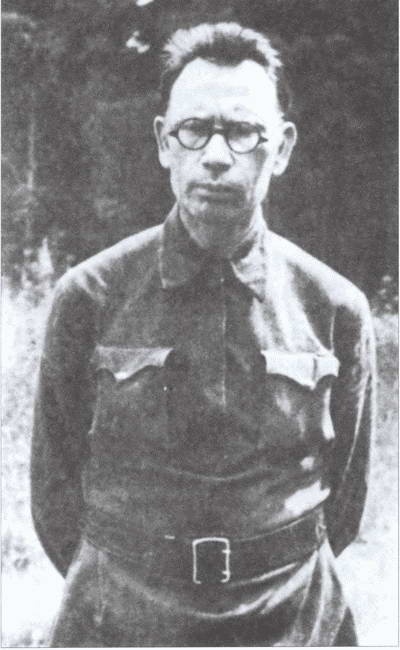 Иллюстрация к книге — Власов как "монумент предательству" [i_017.jpg]