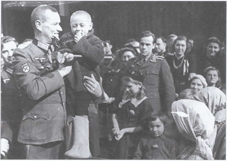 Иллюстрация к книге — Власов как "монумент предательству" [i_025.jpg]