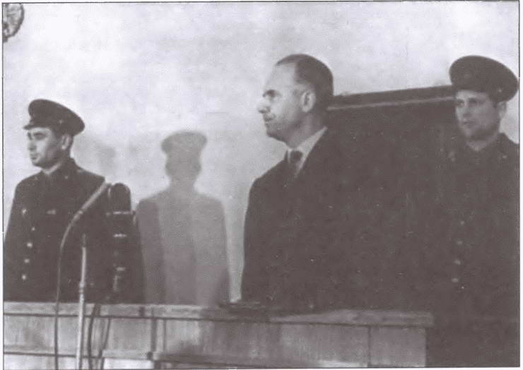 Иллюстрация к книге — Иуды в погонах [i_023.jpg]