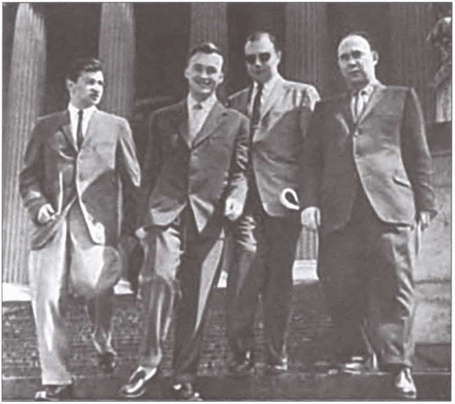 Иллюстрация к книге — Иуды в погонах [i_025.jpg]