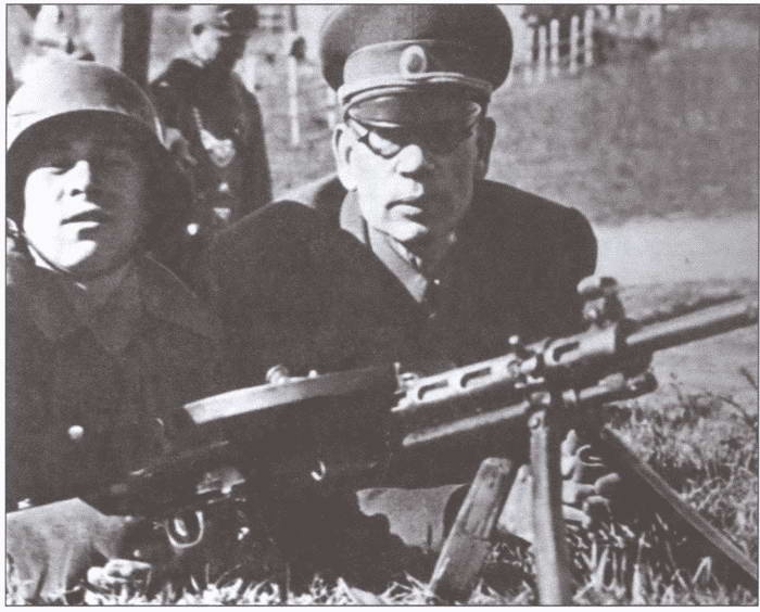 Иллюстрация к книге — Предатели и палачи [i_009.jpg]