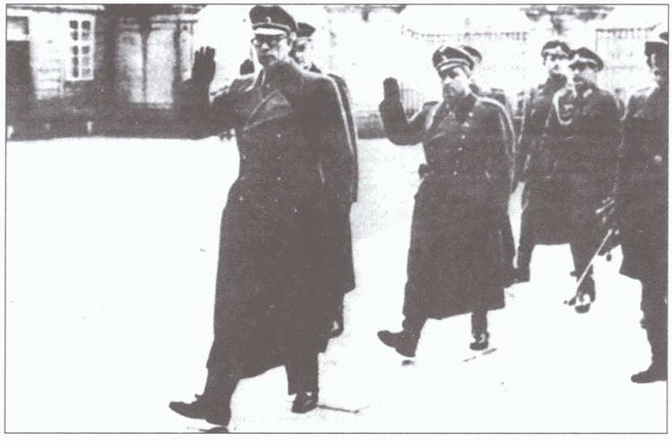 Иллюстрация к книге — Предатели и палачи [i_020.jpg]