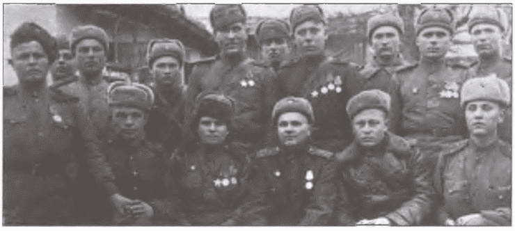 Иллюстрация к книге — Расстрелять перед строем [i_006.jpg]