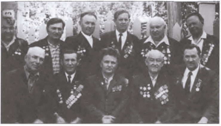 Иллюстрация к книге — Расстрелять перед строем [i_013.jpg]