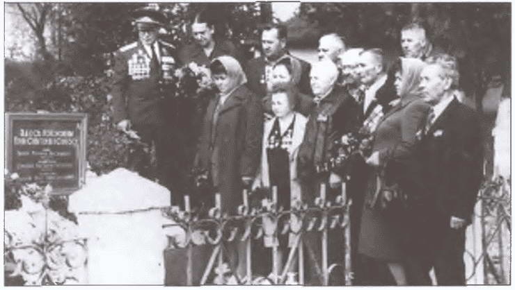 Иллюстрация к книге — Расстрелять перед строем [i_018.jpg]