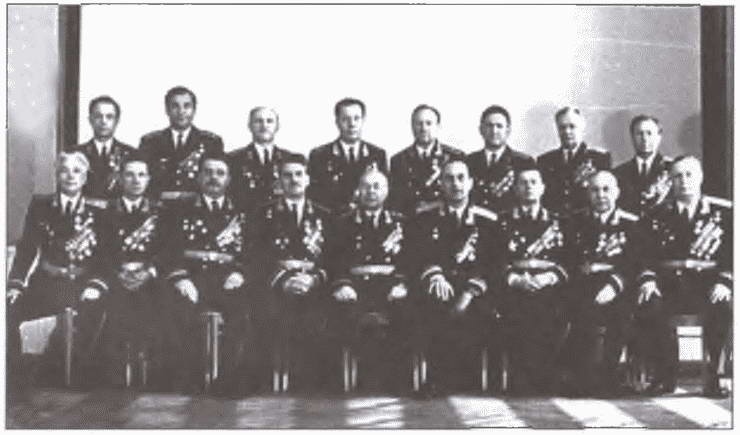 Иллюстрация к книге — Расстрелять перед строем [i_019.jpg]