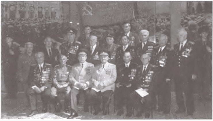 Иллюстрация к книге — Расстрелять перед строем [i_020.jpg]