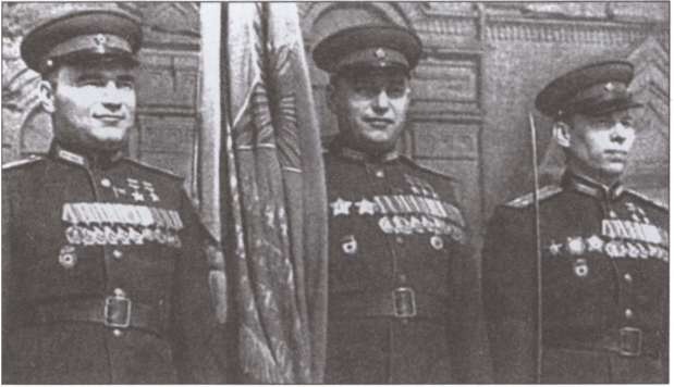 Иллюстрация к книге — Асы против асов. В борьбе за небесное господство. 1941–1945 [i_043.jpg]