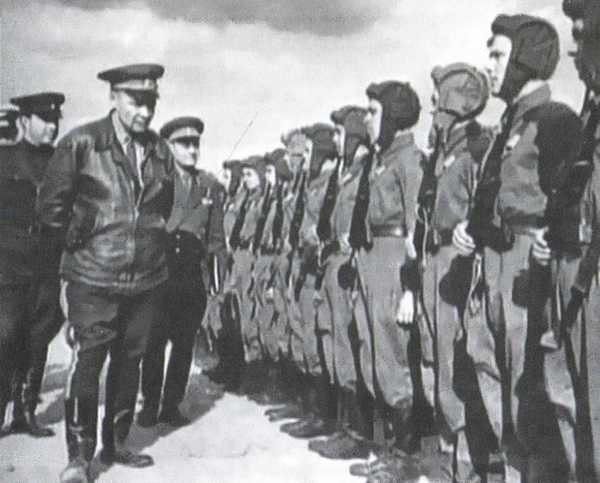 Иллюстрация к книге — Генерал Маргелов [i_023.jpg]