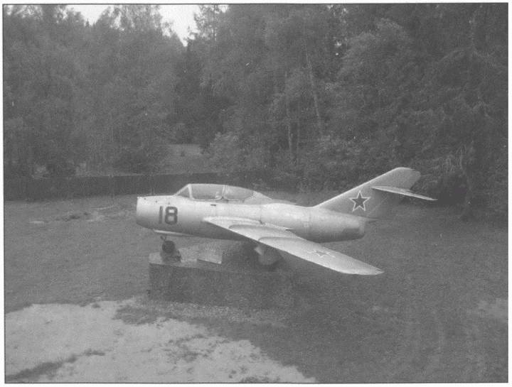 Иллюстрация к книге — Защитники Русского неба. От Нестерова до Гагарина [i_036.jpg]