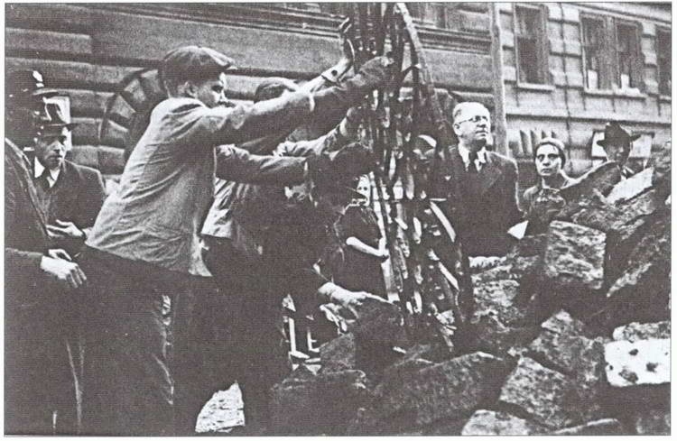 Иллюстрация к книге — Кто освободил Прагу в 1945 г. Загадки Пражского восстания [i_021.jpg]