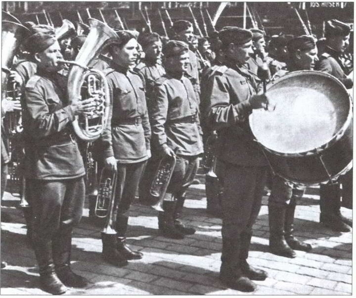 Иллюстрация к книге — Кто освободил Прагу в 1945 г. Загадки Пражского восстания [i_033.jpg]