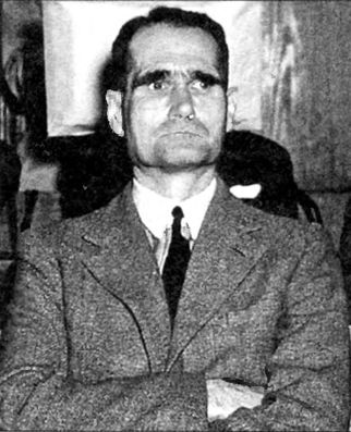 Иллюстрация к книге — Накануне 1941 года. Гитлер идет на Россию [i_010.jpg]