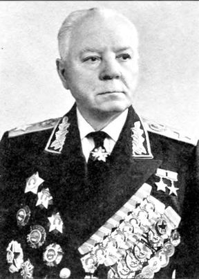 Иллюстрация к книге — Накануне 1941 года. Гитлер идет на Россию [i_037.jpg]