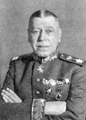 Иллюстрация к книге — Накануне 1941 года. Гитлер идет на Россию [i_042.jpg]