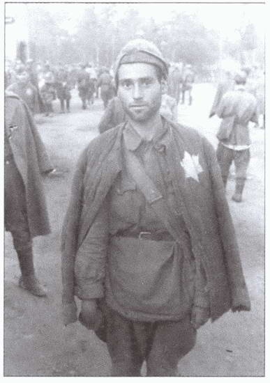 Иллюстрация к книге — Плен. Жизнь и смерть в немецких лагерях [i_011.jpg]