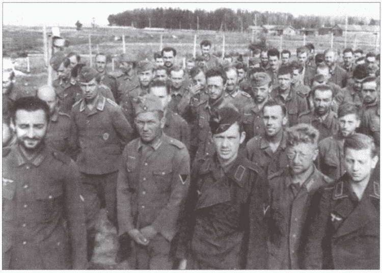 Иллюстрация к книге — Плен. Жизнь и смерть в немецких лагерях [i_017.jpg]