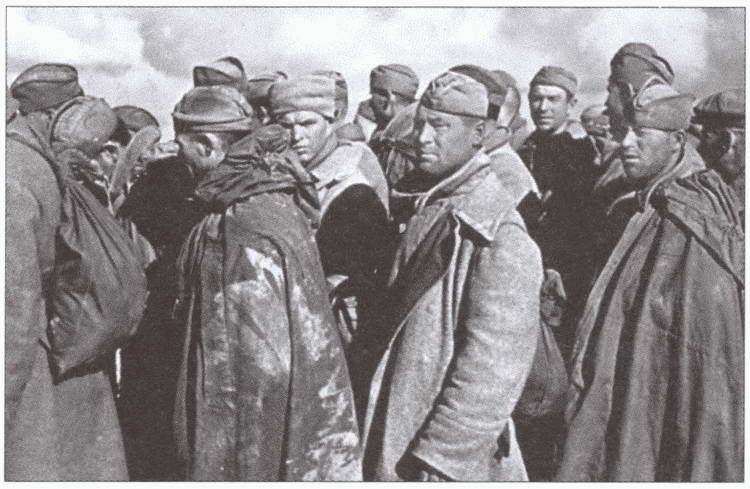 Иллюстрация к книге — Плен. Жизнь и смерть в немецких лагерях [i_019.jpg]