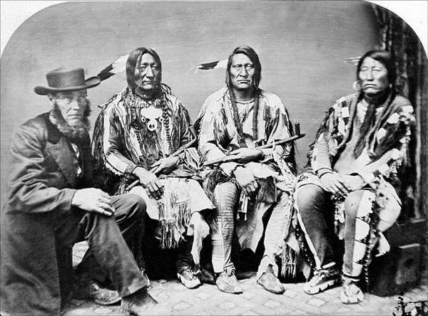 Иллюстрация к книге — Завоевание Дикого Запада. «Хороший индеец – мертвый индеец» [i_093.jpg]