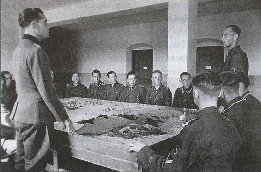 Иллюстрация к книге — 38-я гренадерская дивизия СС «Нибелунги» [i_026.jpg]