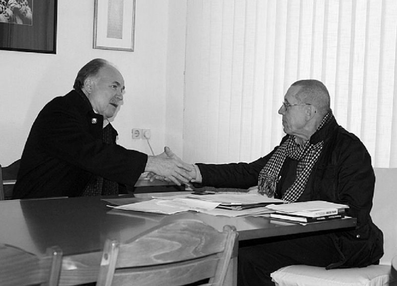 Иллюстрация к книге — Театр абсурда. Во что превратили Россию [i_008.jpg]