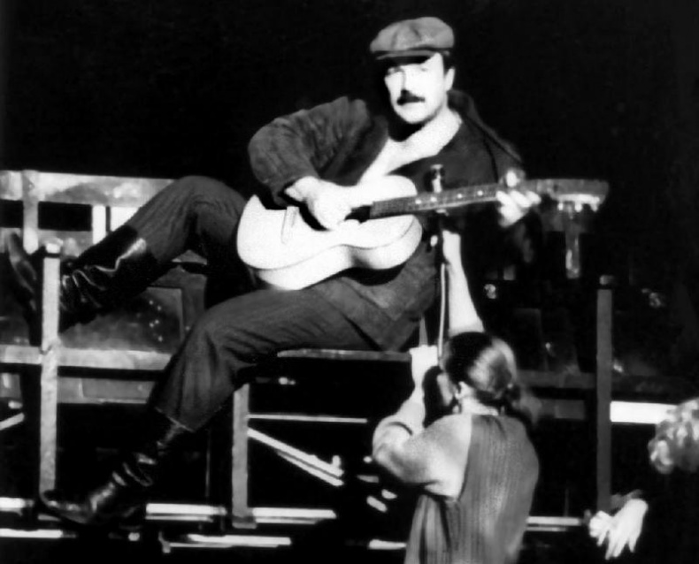 Иллюстрация к книге — Театр абсурда. Во что превратили Россию [i_013.jpg]