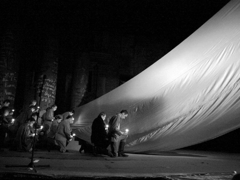 Иллюстрация к книге — Театр абсурда. Во что превратили Россию [i_015.jpg]