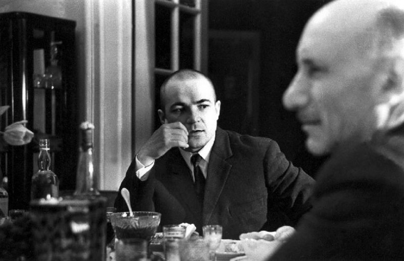 Иллюстрация к книге — Театр абсурда. Во что превратили Россию [i_019.jpg]