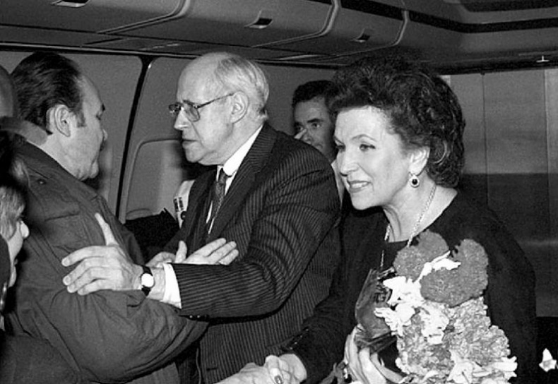 Иллюстрация к книге — Театр абсурда. Во что превратили Россию [i_024.jpg]