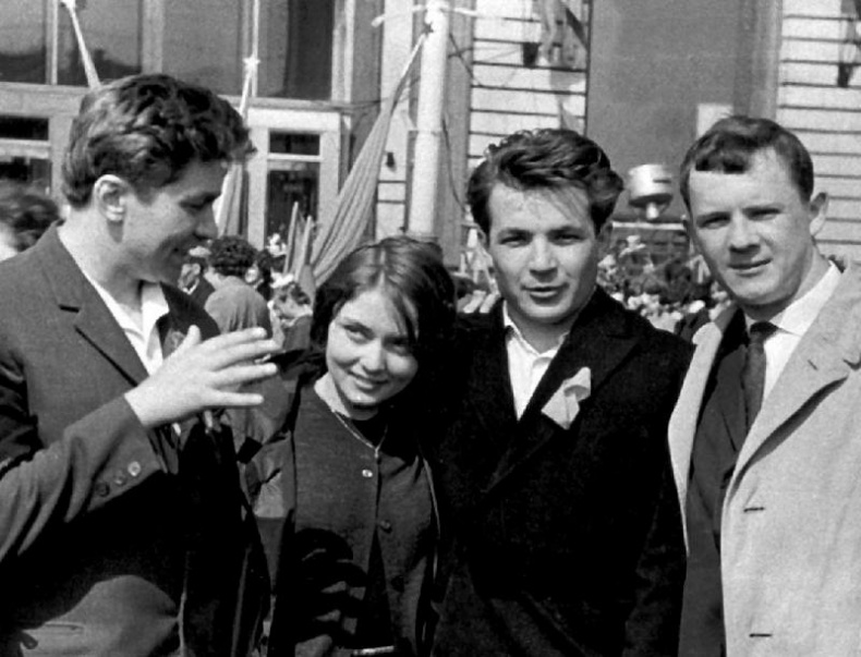 Иллюстрация к книге — Театр абсурда. Во что превратили Россию [i_032.jpg]