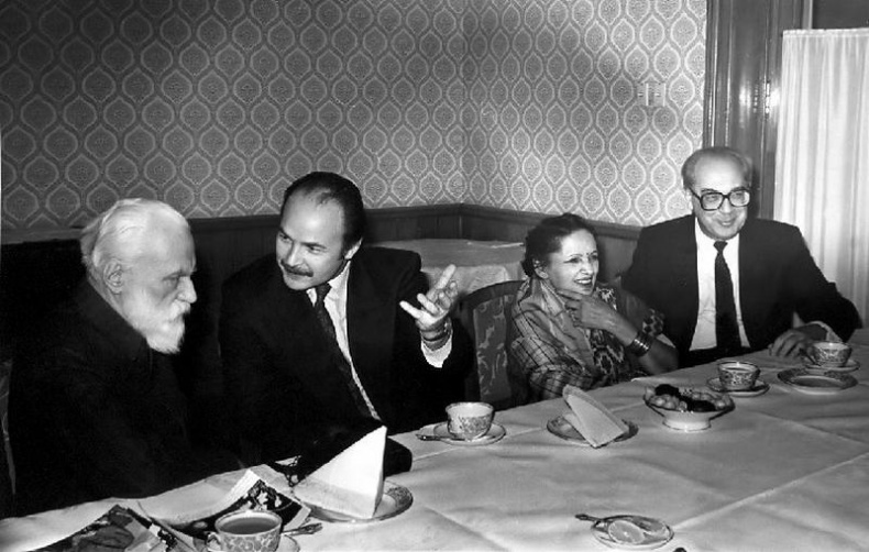 Иллюстрация к книге — Театр абсурда. Во что превратили Россию [i_053.jpg]