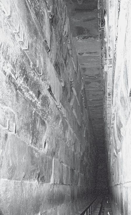 Иллюстрация к книге — Первое чудо света. Как и для чего были построены египетские пирамиды [i_018.jpg]