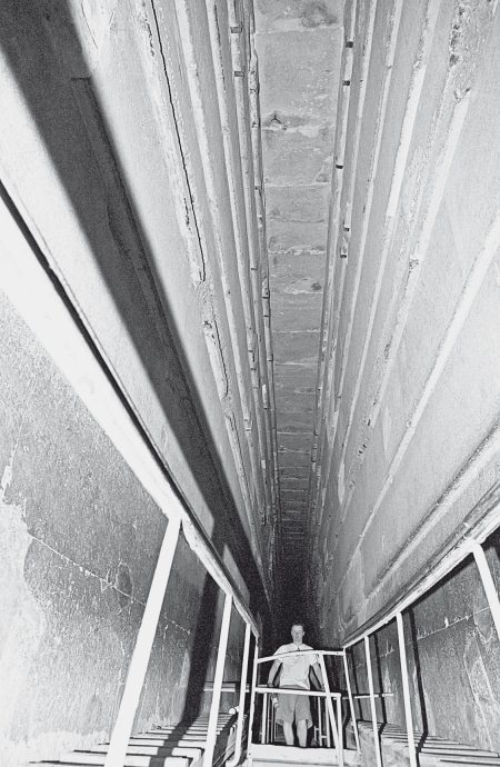 Иллюстрация к книге — Первое чудо света. Как и для чего были построены египетские пирамиды [i_140.jpg]