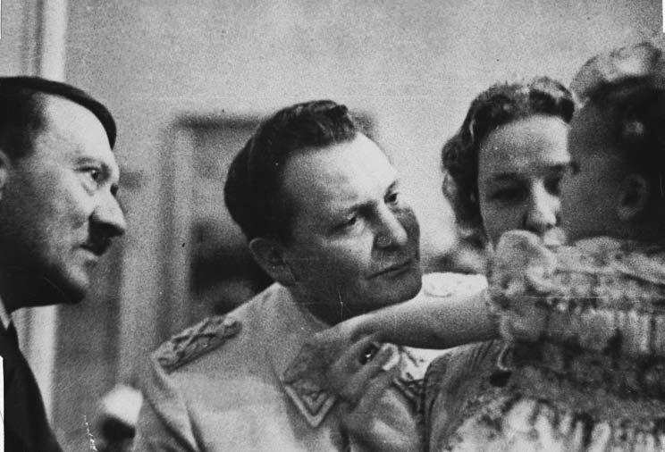 Иллюстрация к книге — Свитки из пепла [i_079.jpg]