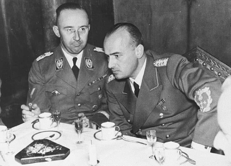 Иллюстрация к книге — Свитки из пепла [i_081.jpg]