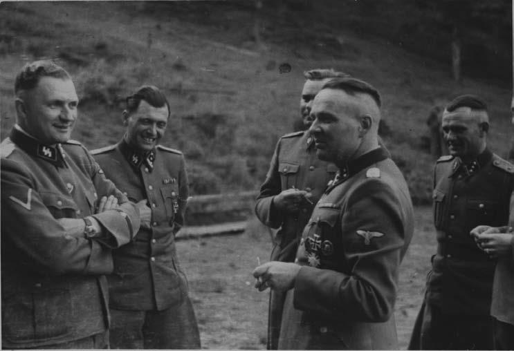 Иллюстрация к книге — Свитки из пепла [i_085.jpg]