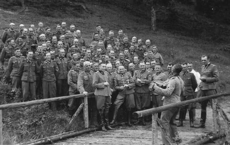 Иллюстрация к книге — Свитки из пепла [i_086.jpg]