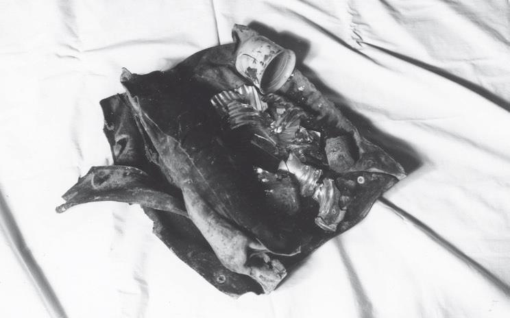 Иллюстрация к книге — Свитки из пепла [i_134.jpg]