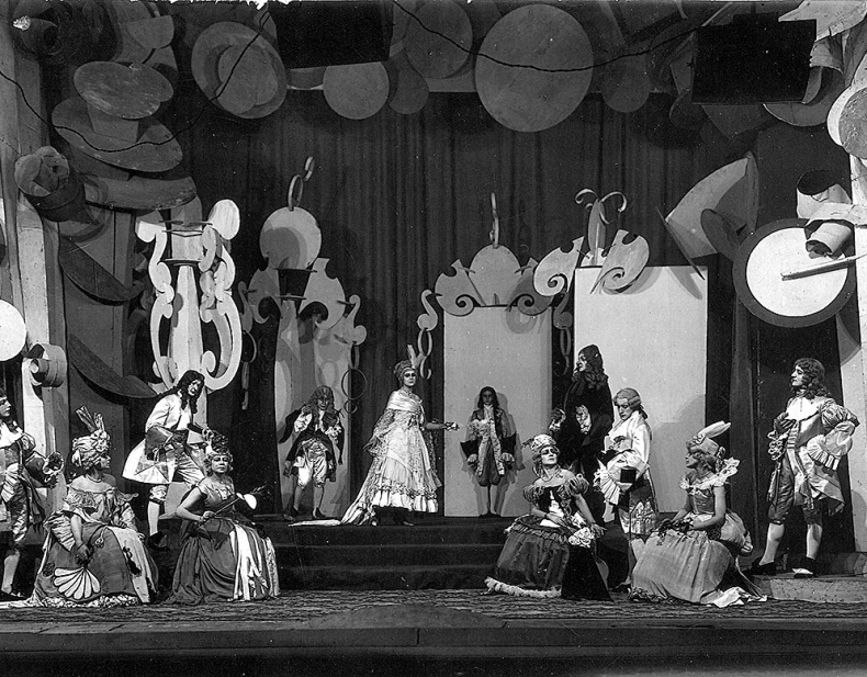 Иллюстрация к книге — Зубы дракона. Мои 30-е годы [i_037.jpg]