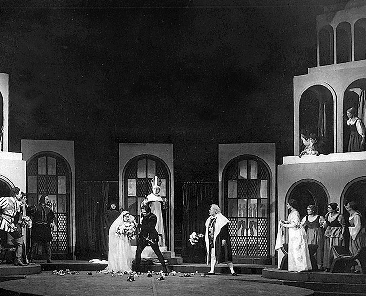 Иллюстрация к книге — Зубы дракона. Мои 30-е годы [i_043.jpg]