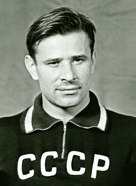 Иллюстрация к книге — Лев Яшин. Легендарный вратарь [i_002.jpg]