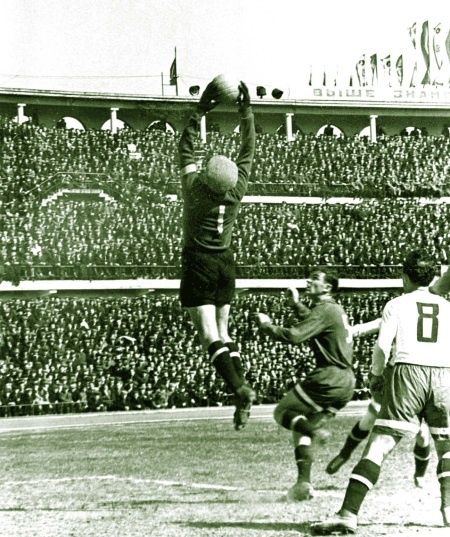 Иллюстрация к книге — Лев Яшин. Легендарный вратарь [i_007.jpg]